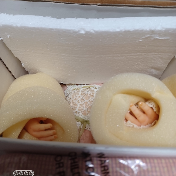 Collection of Masters by Richard Simmons Beautiful Doll with stool - Picture 5 of 9